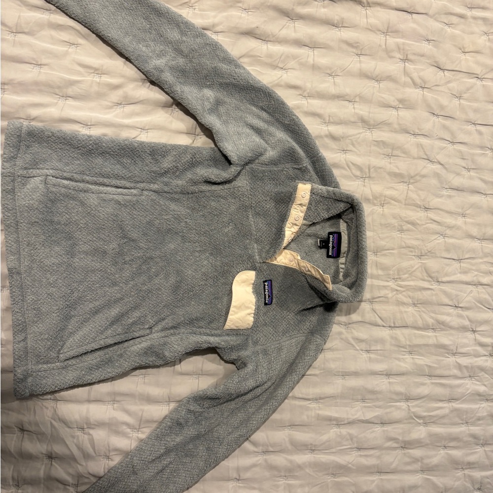 Patagonia Fleece in Gray and Cream
